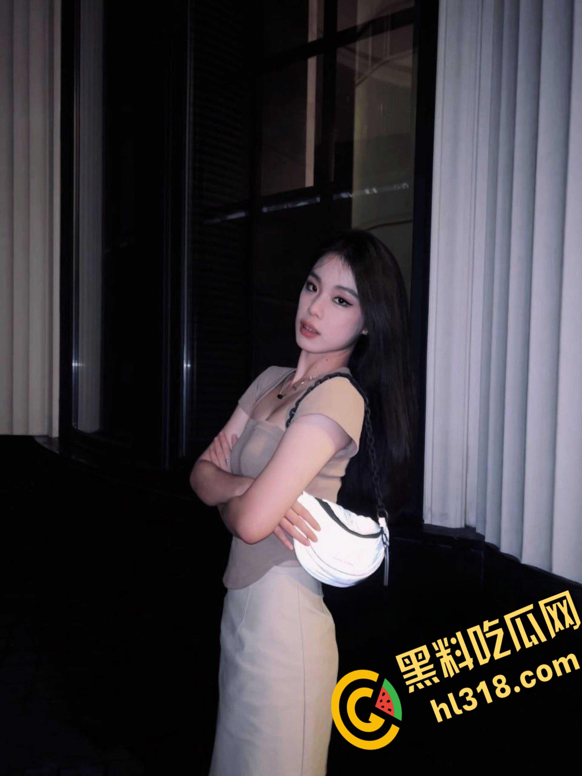 猛干极品小白虎天津大学舍友女友，圆润巨乳丰臀细腰乃人间尤物，紧致的小穴着包裹肉棒，这偷情偷到家门口了-2