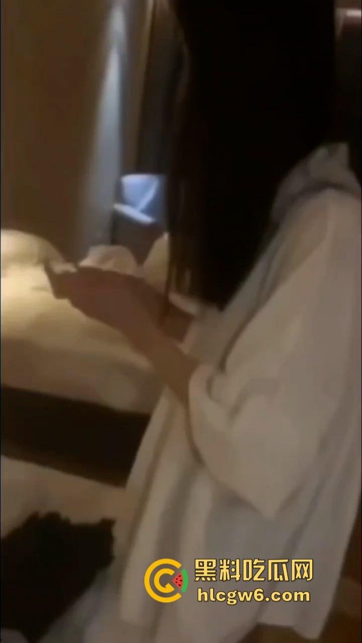 厦门小伙网恋奔现大翻车 开房约炮裤子一脱双鸡对望 萌系女友竟是变态男娘?-7