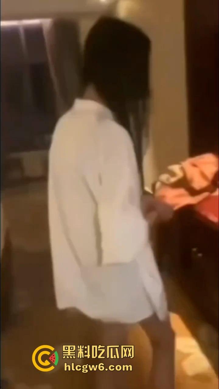 厦门小伙网恋奔现大翻车 开房约炮裤子一脱双鸡对望 萌系女友竟是变态男娘?-8