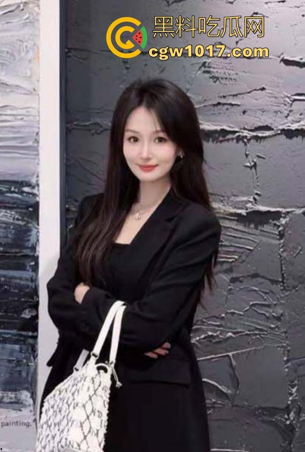 和嫂子很肆无忌惮偷情，开门操被人偷听，楼道转转战回房间继续，没忍住又一次射到嫂子的骚逼里！-2