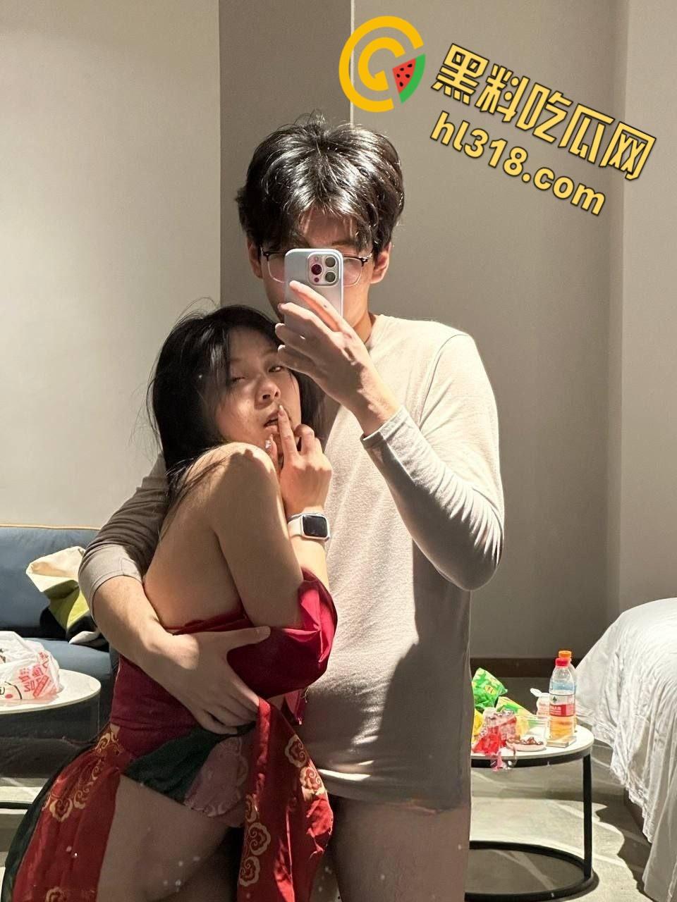 金主包养极品妹妹流出,各种情趣诱惑装,户外楼梯间野战,不愧是天生就是吃这碗饭的!-4