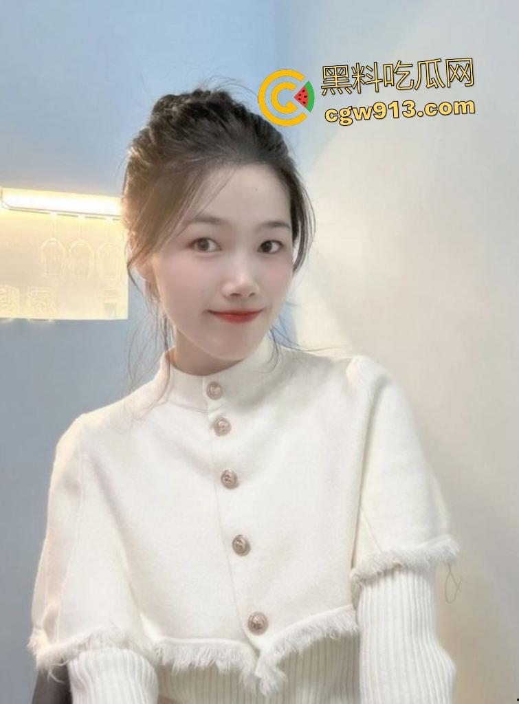 天津母狗【张玲玲】被金主调教，为了捞金不惜送出肉体给人猛干输出，户外露出照引诱金主急忙来送钱！-1