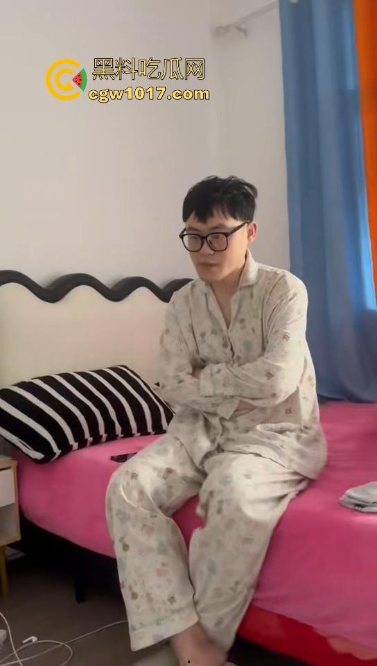 兄弟老婆出轨现场捉奸，但看到兄弟老婆这身材也知道不是老王的错，这么大的奶子还穿的这么性感，直接遭不住！-10