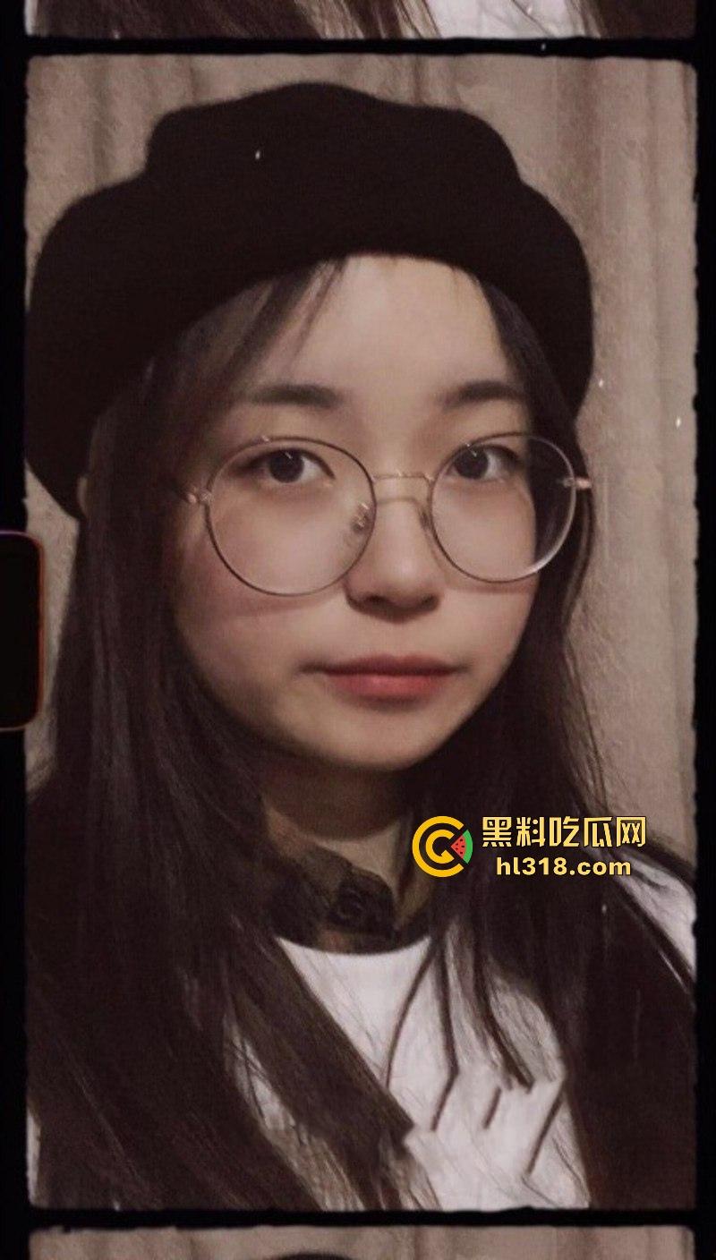 广州大学眼镜妹【杨慧婷】反差淫娃在线取精，感觉得吃伟哥才能满足，看着就想把她按在床上猛干！-6