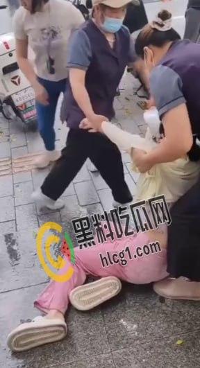 广州女孩整牙手术做残废了上门讨说法 被店员拿水枪冲并拖拽 现在无良商家都这么嚣张吗?-1