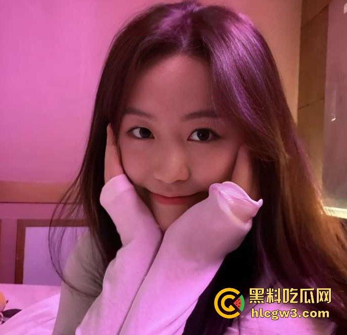 广州音乐学院女神【金依然】被富二代玩烂，内射视频全网疯传，穿开档丝袜任由抽插，直接成了移动肉便器！-5