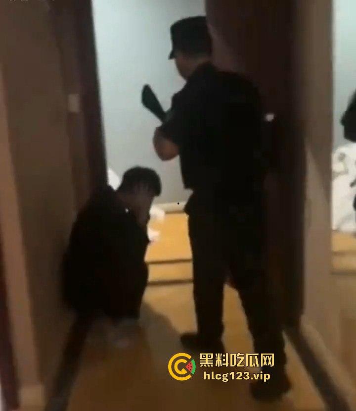 佤邦抓电信诈骗现场直播！一人六机连骗五线，正诈骗得起劲，警察直接端了！-2