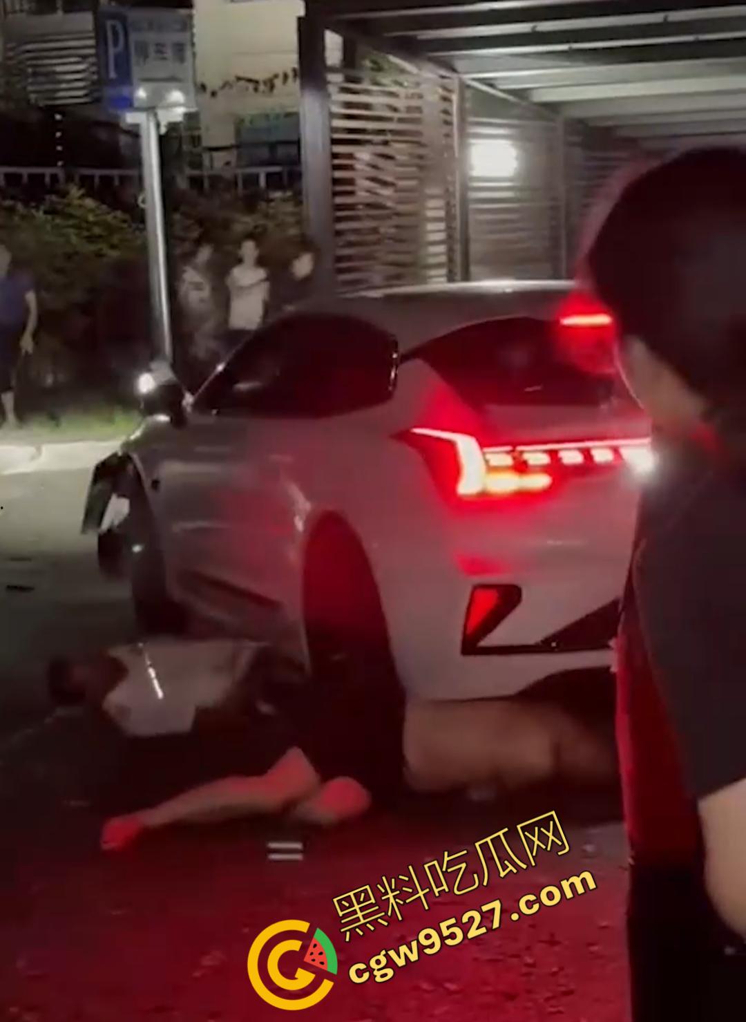 愤怒驾驶酿惨剧!重庆车主暴躁碾压群众,1死4伤!现场惨不忍睹,众怒难平!-8