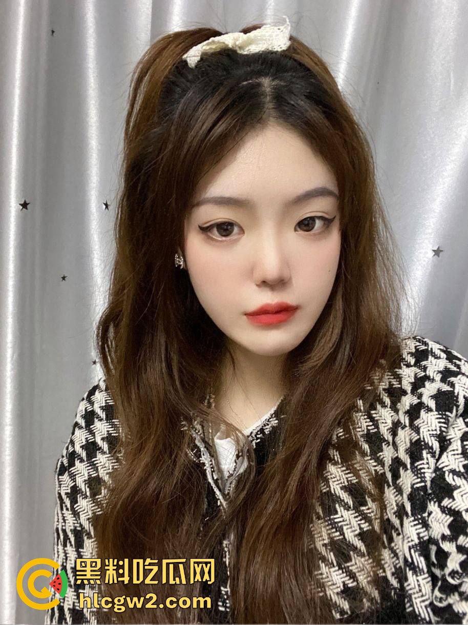 安徽骚气小妖精『唐悦心』 毛衣配肥臀腿又细又长,撅着出水得粉嫩鲍 肥臀一撅坐脸杀,男友直接沦陷!-1