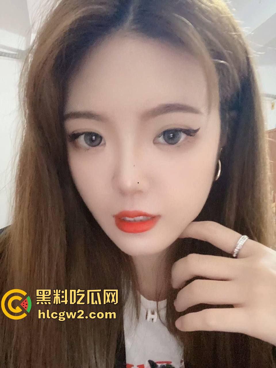 安徽骚气小妖精『唐悦心』 毛衣配肥臀腿又细又长,撅着出水得粉嫩鲍 肥臀一撅坐脸杀,男友直接沦陷!-2