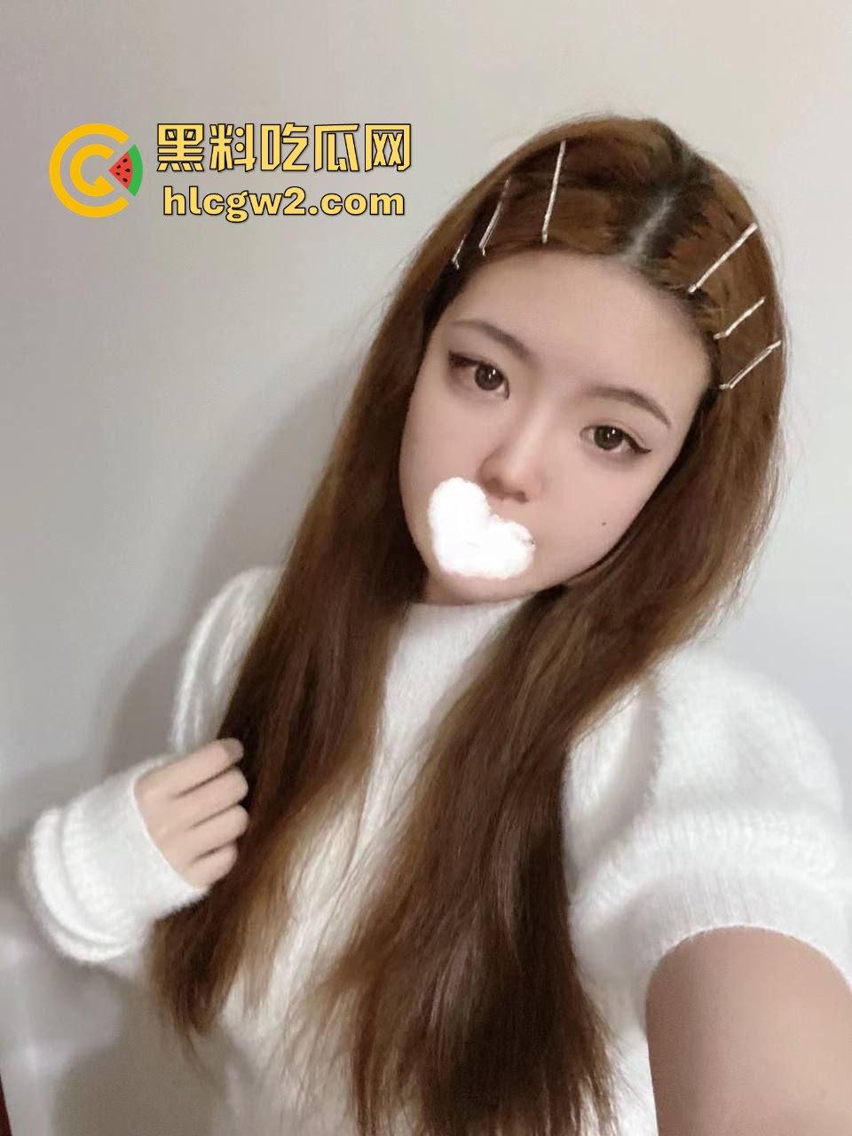 安徽骚气小妖精『唐悦心』 毛衣配肥臀腿又细又长,撅着出水得粉嫩鲍 肥臀一撅坐脸杀,男友直接沦陷!-17