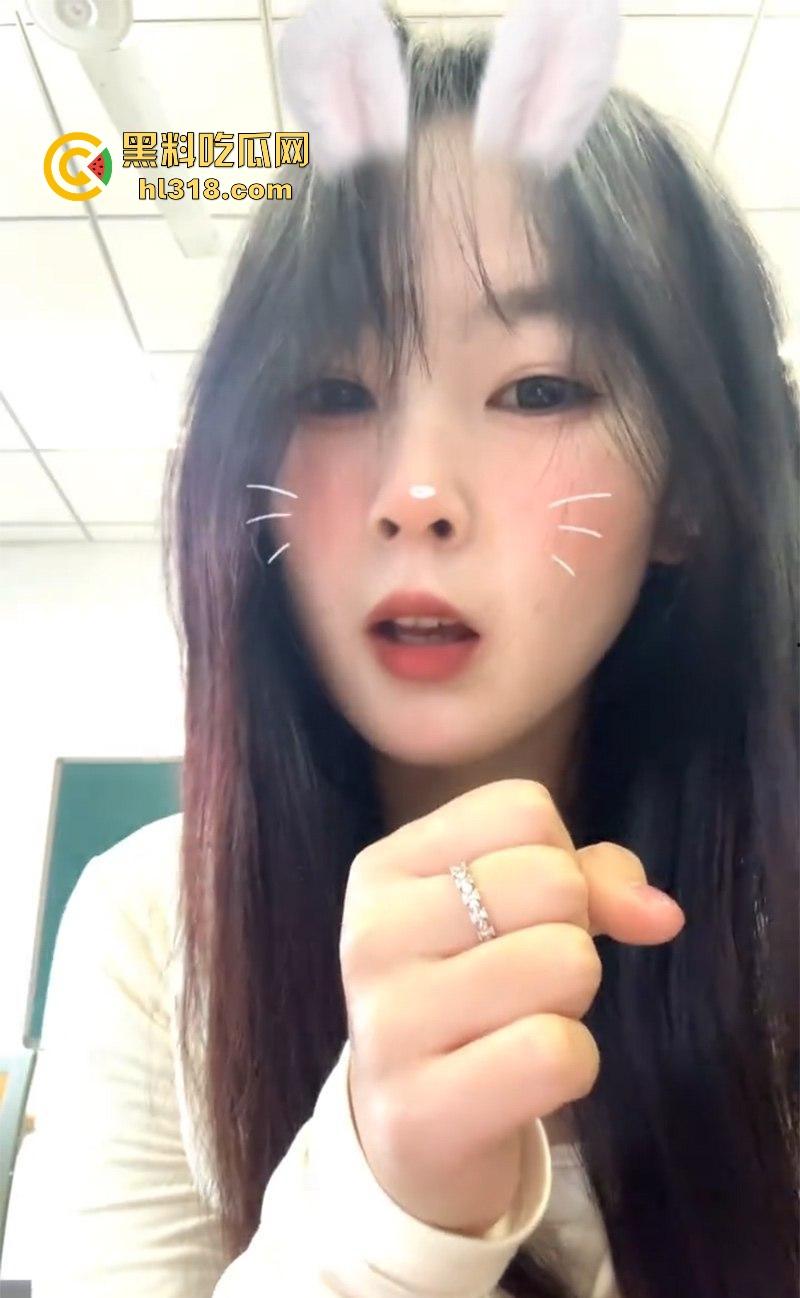 武汉工业大学骚学妹【李然然】不雅视频流出,清纯少女完美露脸口爆,白嫩娇躯被狂暴猛插,淫荡无比!-3