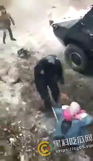 网传河南宁陵清华园学生死亡事件后续 抗议村民遭装甲车进村清算-5