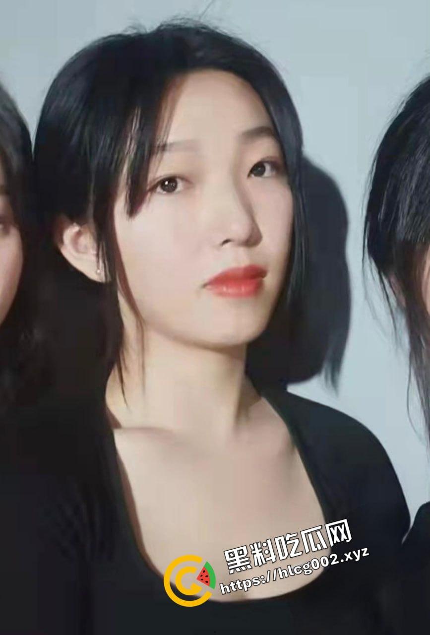 毕业回学校领毕业证 前女友开房勾引我说要打一发毕业炮庆祝一下!-1