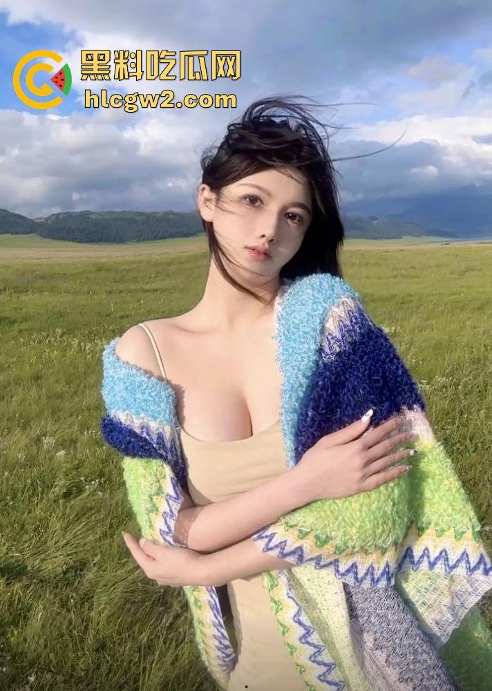 抖音30万粉丝骚鸡福利姬『人间真实小baby』直播露奶子 真空出门玩漏奶,36C露点疯狂撩大哥!-5