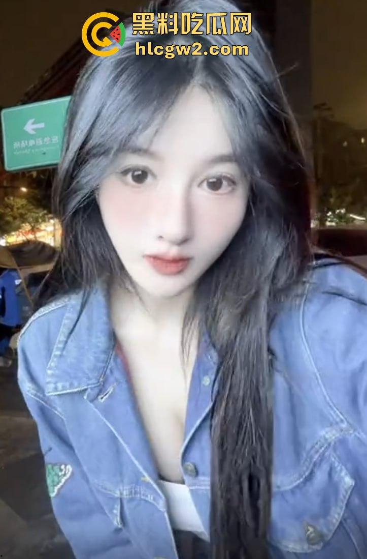 抖音30万粉丝骚鸡福利姬『人间真实小baby』直播露奶子 真空出门玩漏奶,36C露点疯狂撩大哥!-20