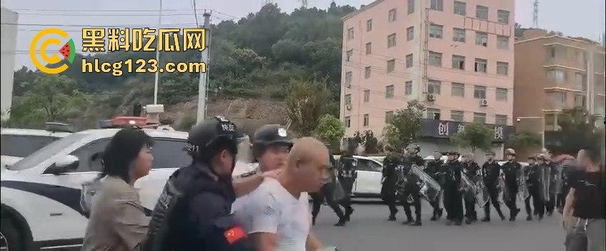 讨薪没错,但拦路等于找事!拦了路?特别人员分分钟把你请去喝茶!-4