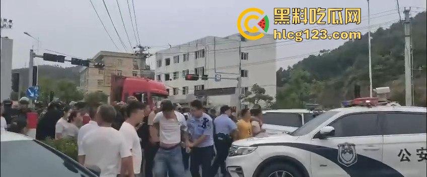 讨薪没错,但拦路等于找事!拦了路?特别人员分分钟把你请去喝茶!-9