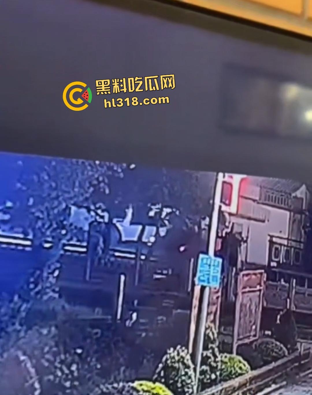 精神小伙深夜化身盗圣！胆大包天偷走功德箱，穷疯狂徒连神明钱财都敢劫！-7