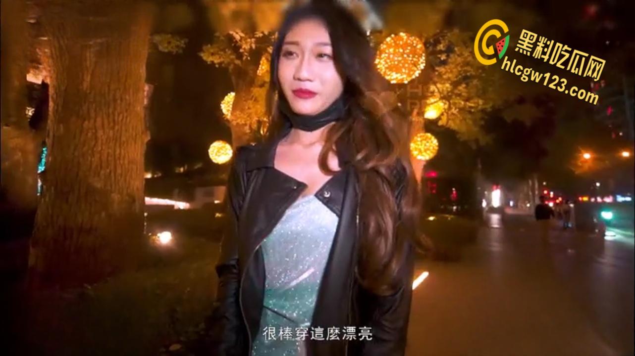 台湾街头搭讪,要求上车做爱!妹子都很大方展示自己的身体,直接上车女上骑乘内射!-1