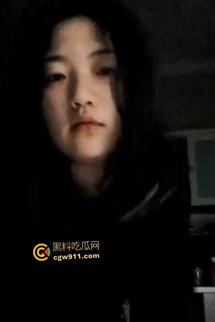 广州大一清纯少女【赵薇薇】网调黑料,自拍抠穴喷潮在阴蒂画圈按摩,线下约炮无套猛干!-1