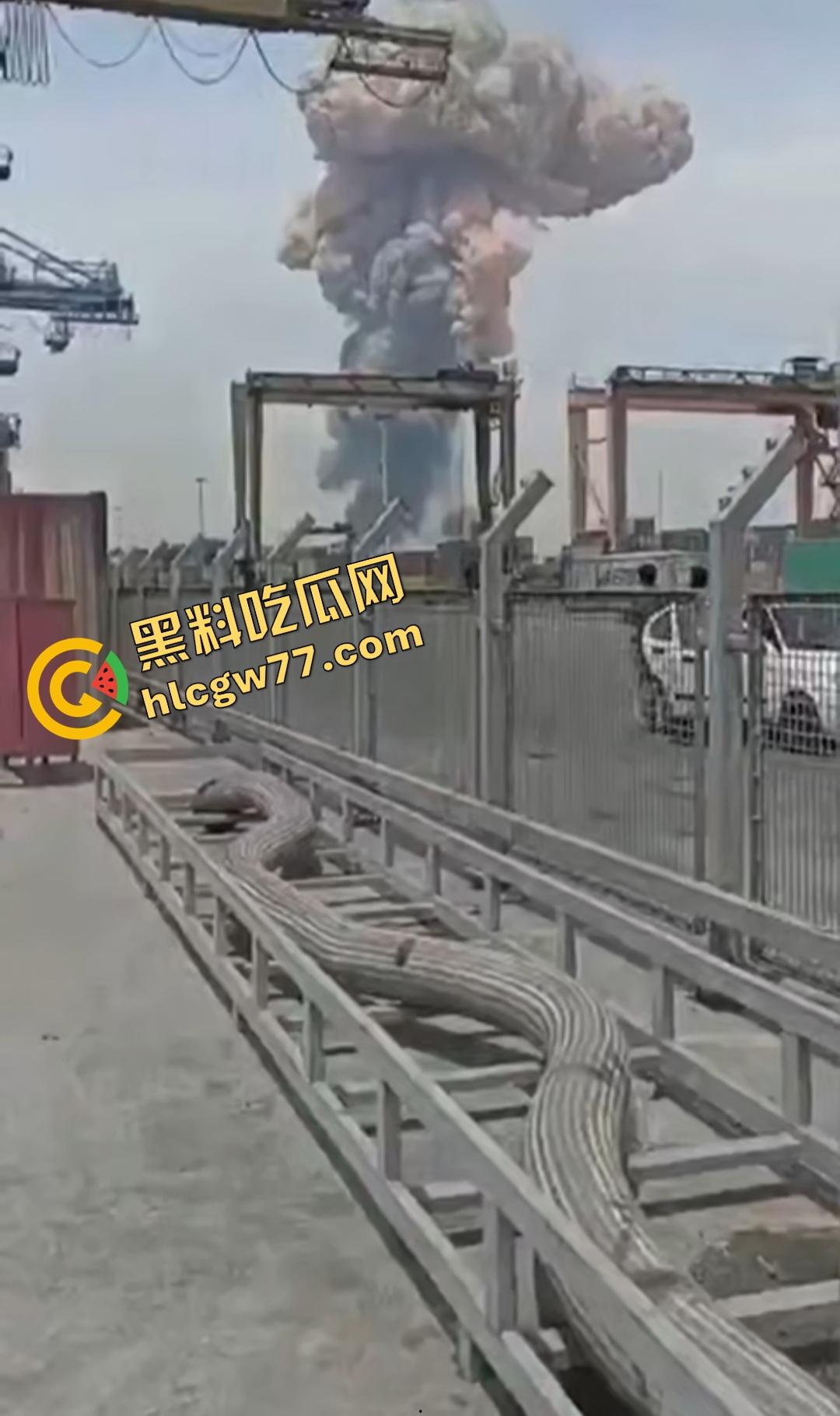 昨日伊朗沙希德拉贾伊港炸翻天!有个人玩化学品炸伤800人炸死25人,真是玩火自焚-3