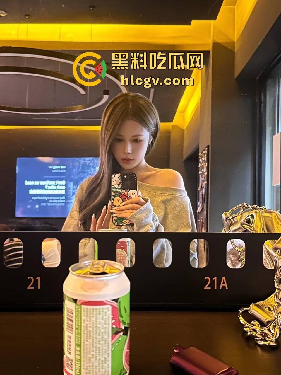 拜金女『 林诗曼 』日逼全能多线操作!一边被草一边语音和闺蜜聊男友内射问题,她这是在草间关怀!-8