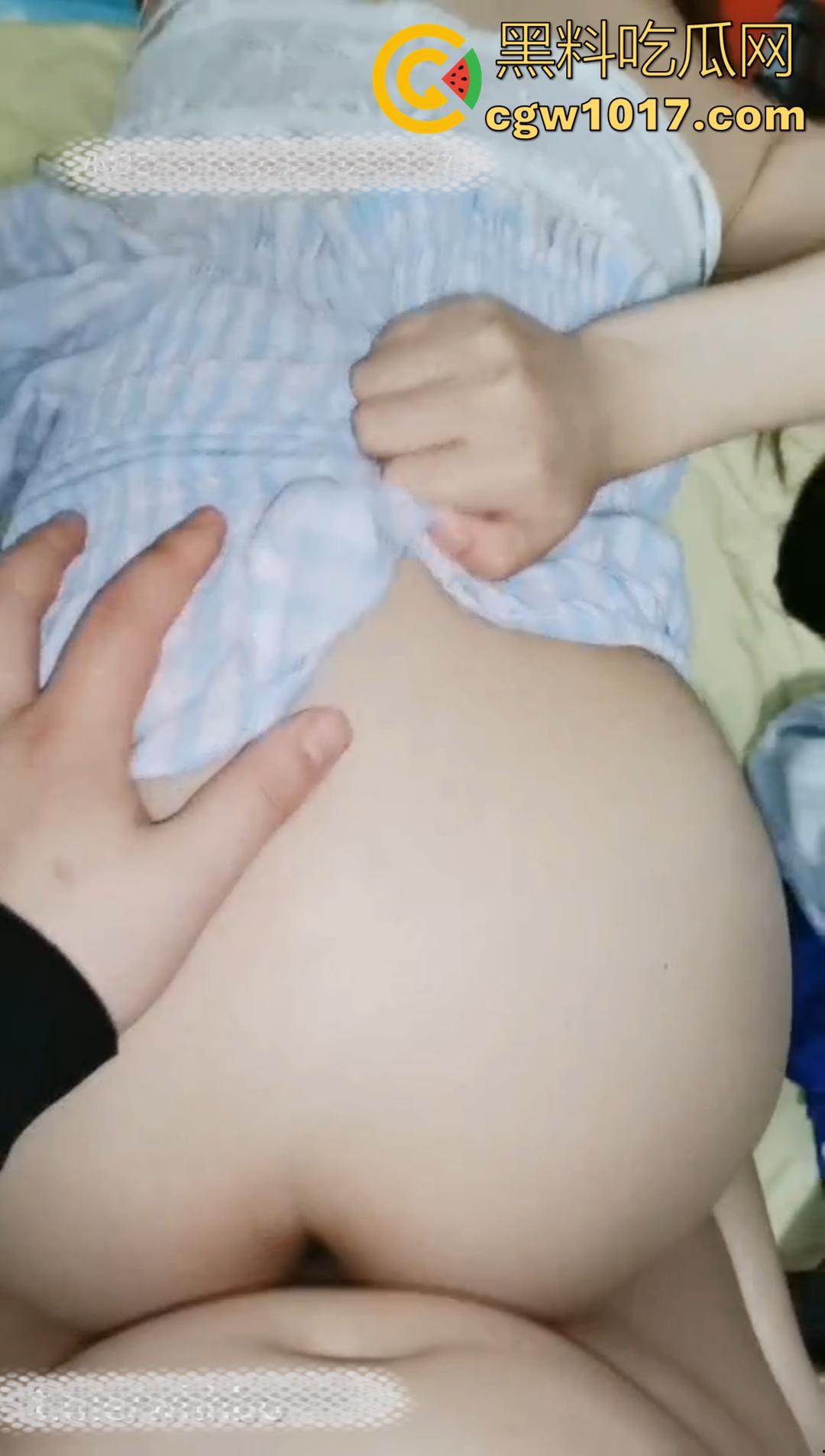 黄色主播花天价真实破处！高中巨乳妹子被开苞，插进去血流整个鸡巴上都是 妹子嗷嗷喊疼！-8