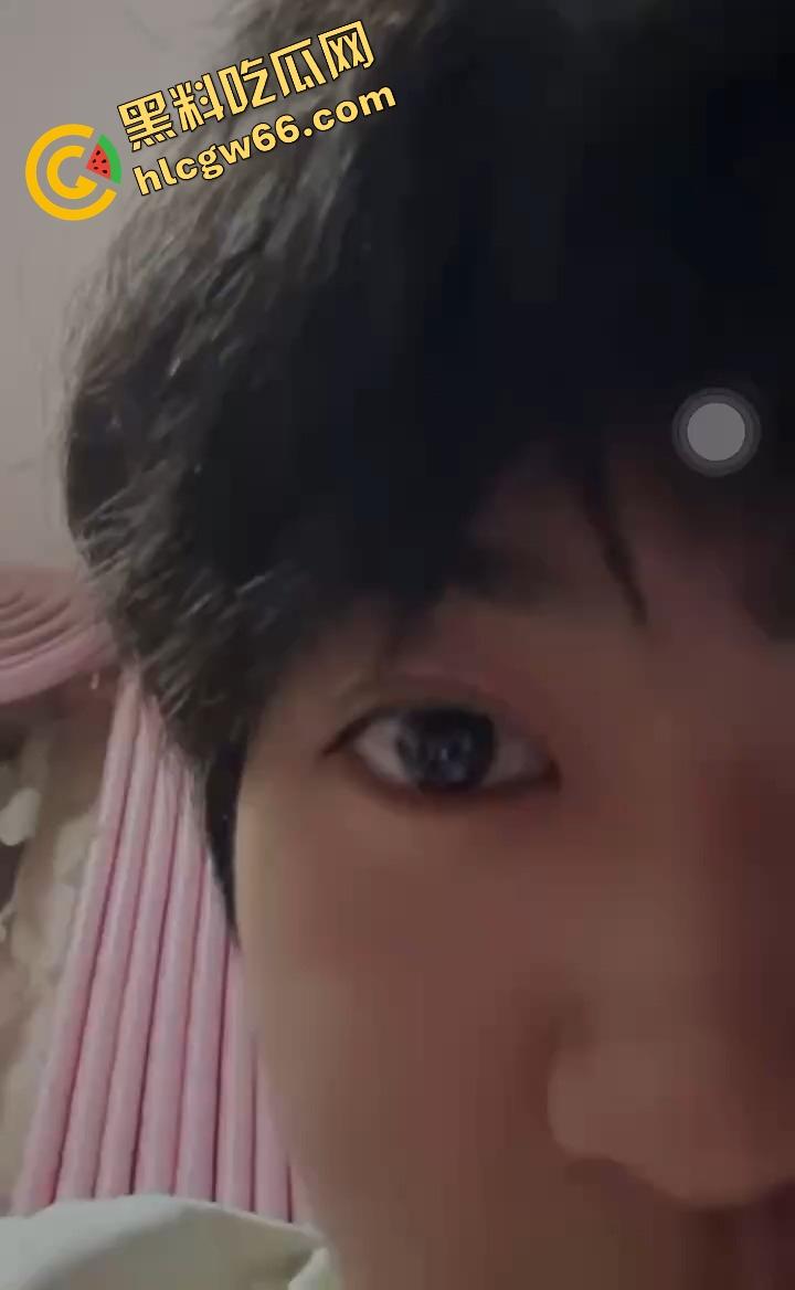 职高出高人了,网传刀仔因爱生恨现场干翻情敌,热恋变命案,职高修罗场上演现实版血色青春!-12