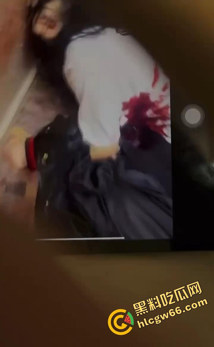职高出高人了,网传刀仔因爱生恨现场干翻情敌,热恋变命案,职高修罗场上演现实版血色青春!-15