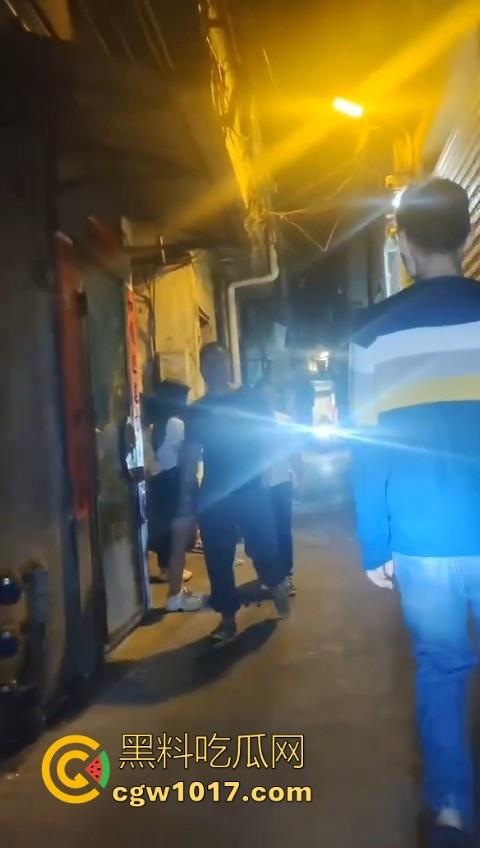 好酒不怕时间长,好妓不怕巷子深,瓜友深夜探索广东汕头小巷子,越往后越惊喜,质量还可以啊!-7