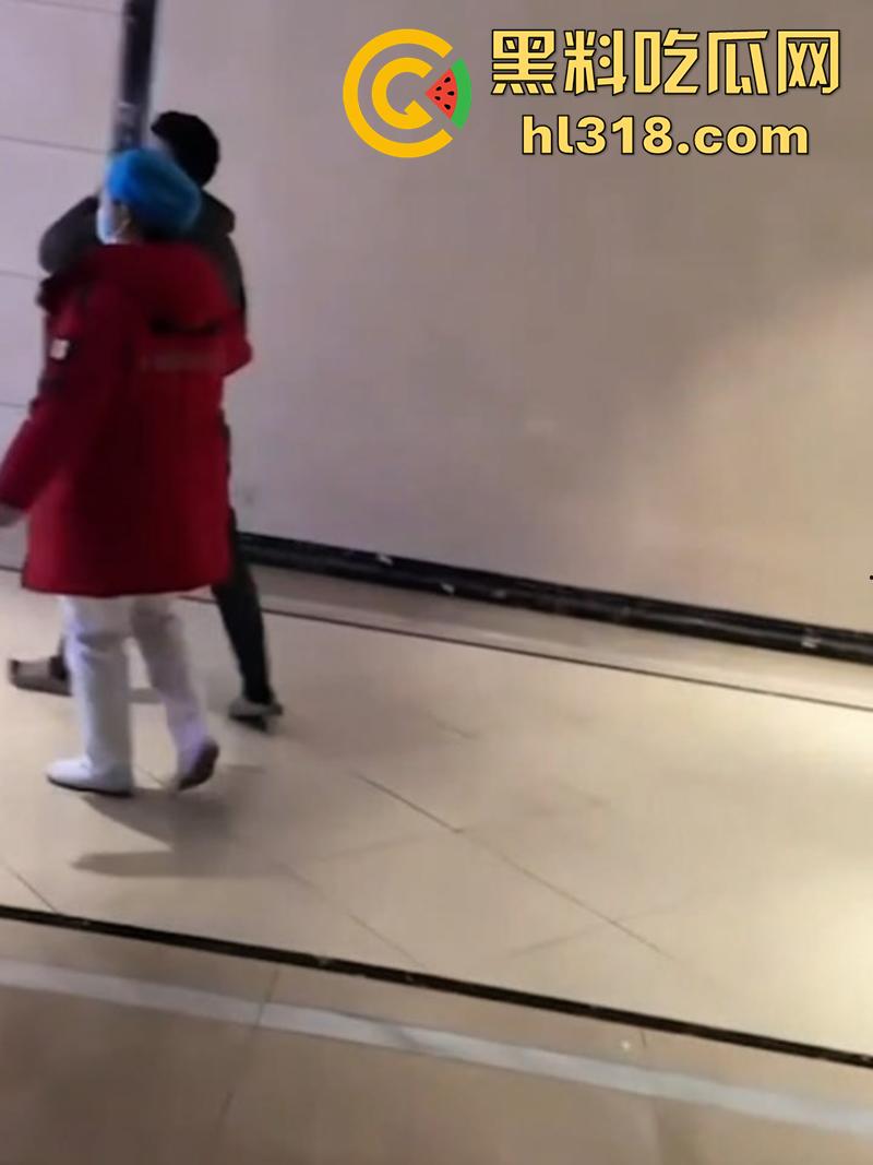 山东济宁泗水县书记儿子【周恒勾】，勾搭撩骚有夫之妇【程妍妍】，被夫家暴打缝21针，竟再次医院偷情 ！-6