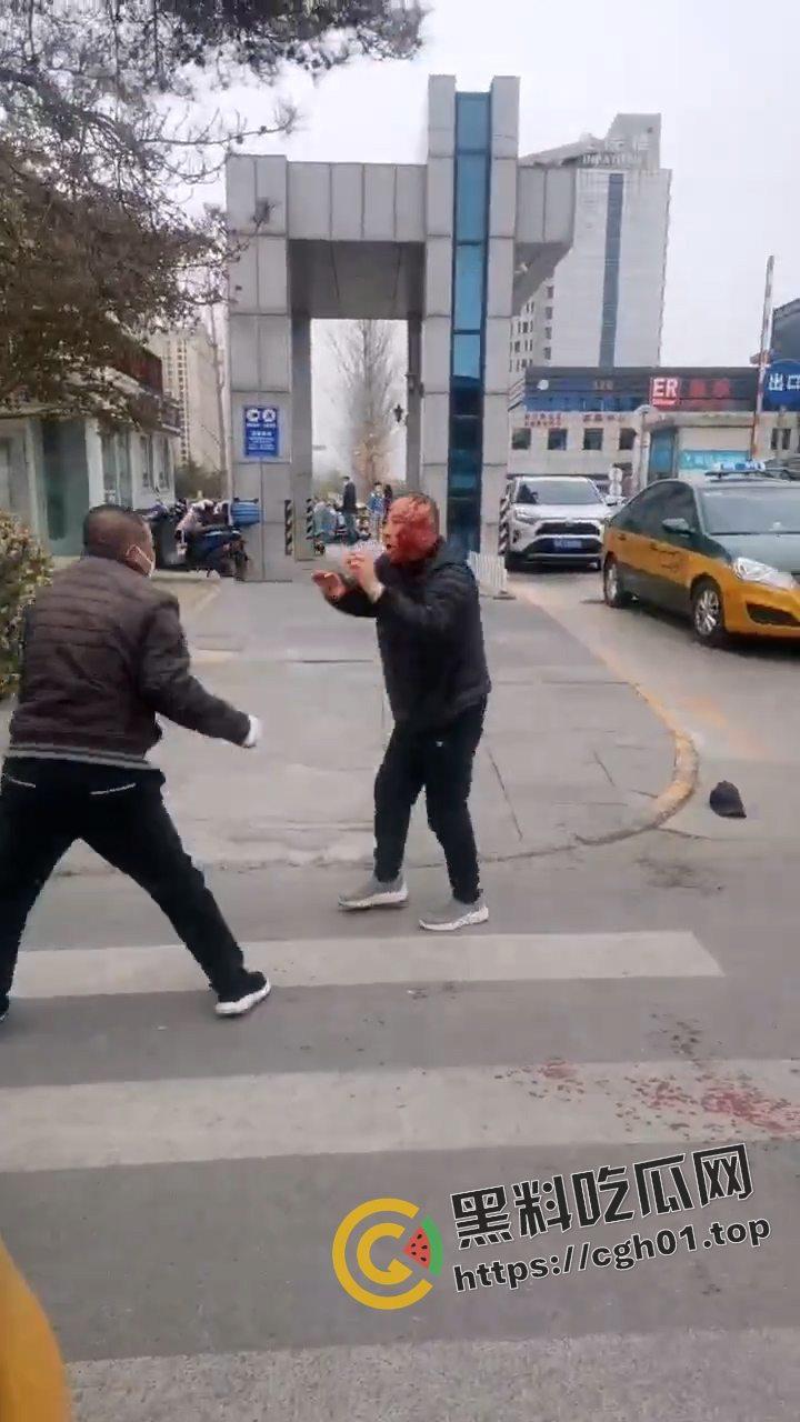 河北燕郊滴滴大战出租车!因为15元得单子出租车司机拿螺丝刀把滴滴司机脑袋捅烂 现场血腥画面流出-5