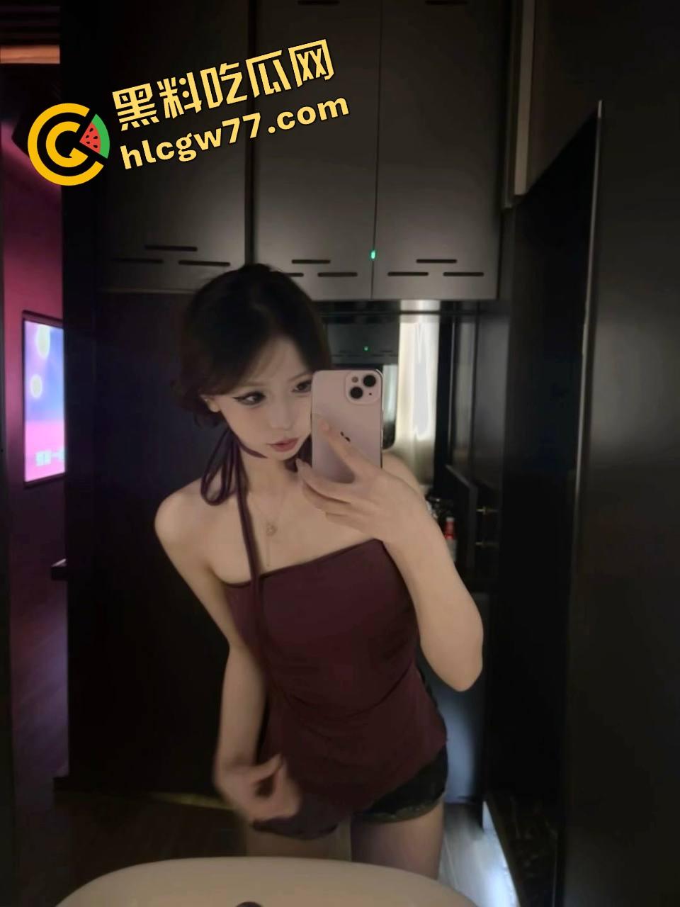 舔了半年公司女同事『周倩瑶』结果人家晚上骑着大屌浪到喷水，白天装清高晚上喂精！-4