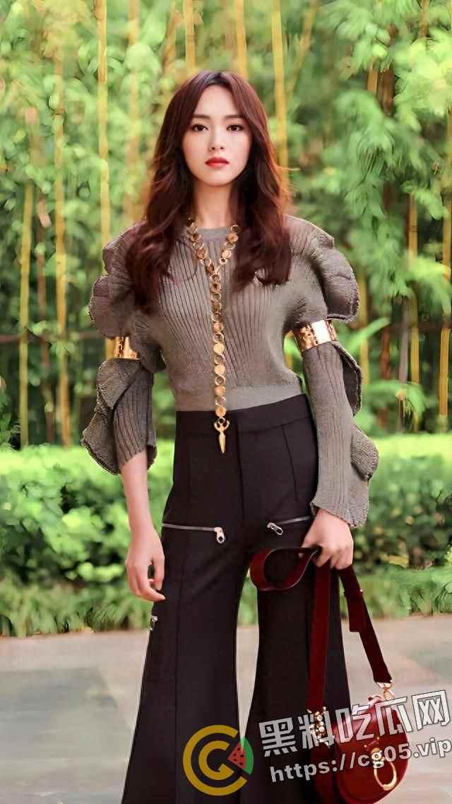 国民女神唐嫣早期黑历史 拍摄杂志写真婚礼装 裙底风光一览无余 原来童年女神是白虎-2