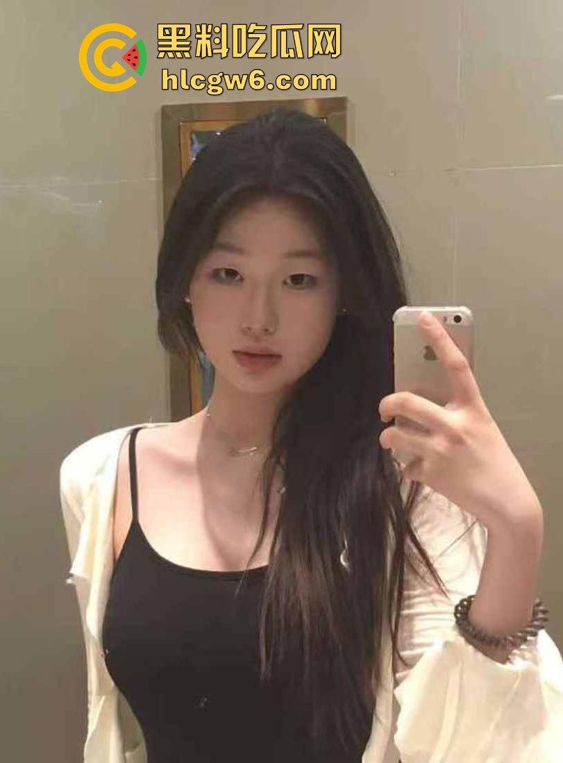 河南20岁骚货【李琦】风骚视频曝光 黑丝连体情趣内衣大跳骚舞 自慰高潮湿到滴水 骚货天花板就是她！-8