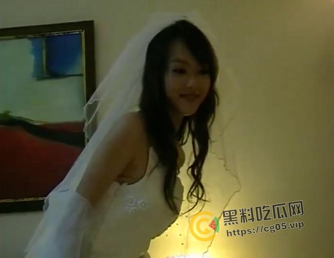 国民女神唐嫣早期黑历史 拍摄杂志写真婚礼装 裙底风光一览无余 原来童年女神是白虎-12