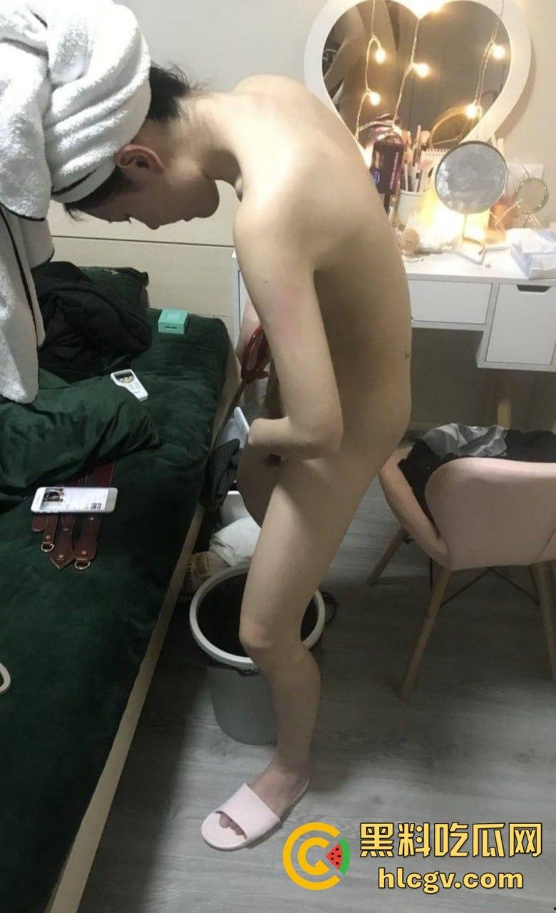 南充美女【李婉钰】被前男友曝光私密视频!黑丝长腿玩兴跳,长棍插穴骚气爆棚!-12