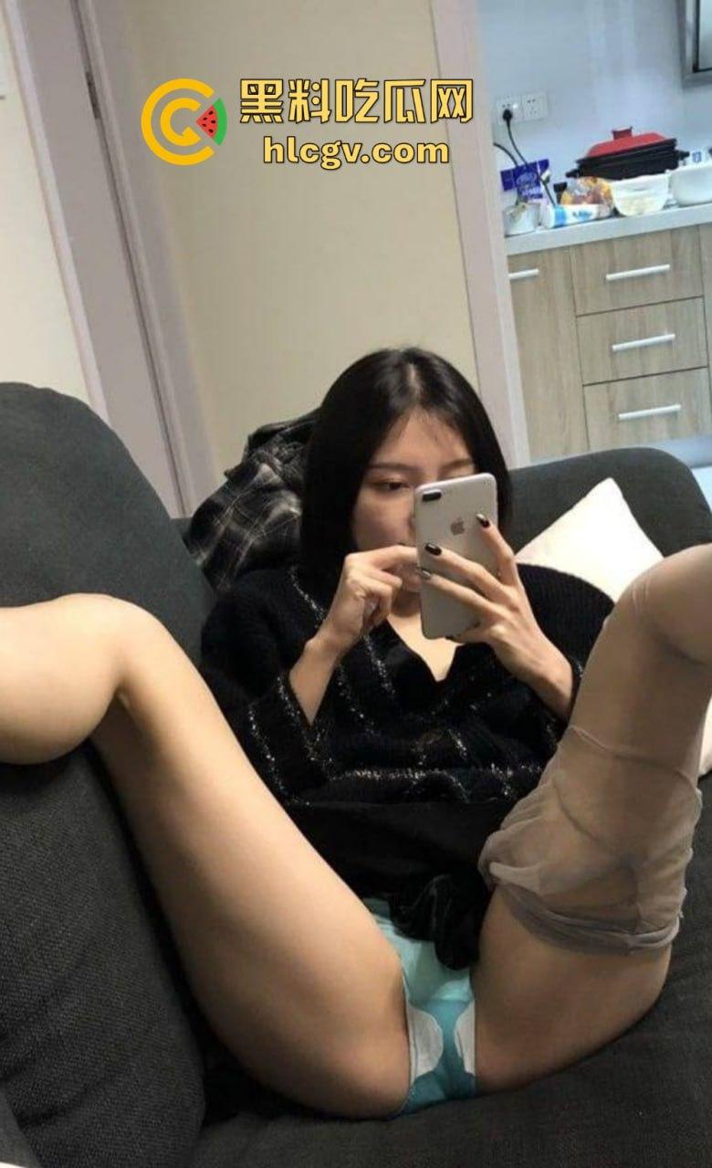 南充美女【李婉钰】被前男友曝光私密视频!黑丝长腿玩兴跳,长棍插穴骚气爆棚!-15