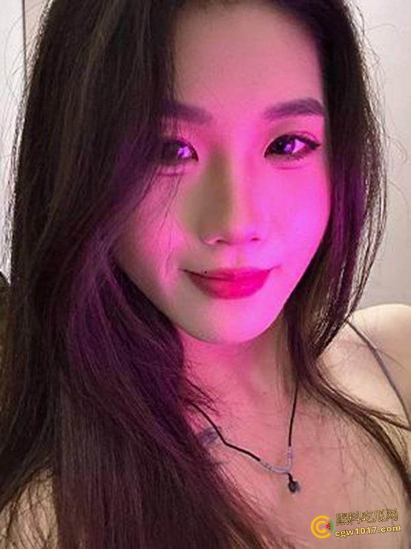 高颜值台球助教【李宇萱】,私下约炮金主被3p调教,情趣短裙包裹娇躯,樱桃小嘴猛吸大屌,后入猛操极品翘臀!-3