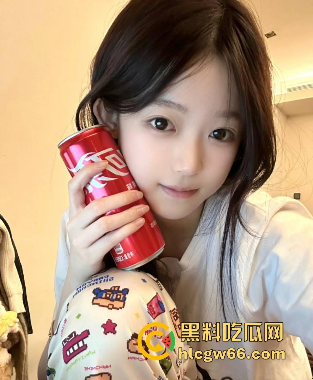 帝都5000买双飞两个学生妹轮番上阵伺候,干累了还能换口味,轮流骑互舔逼伺候得像皇帝爷!-7