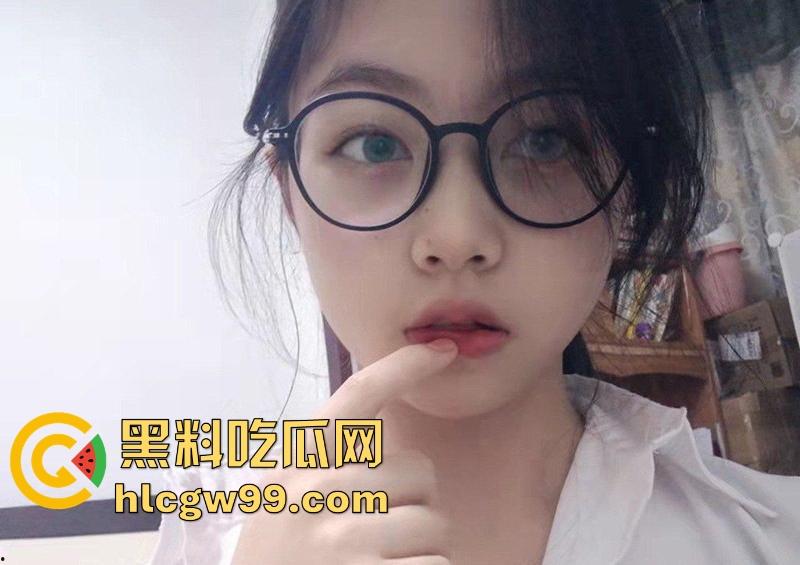 武汉大学反差眼镜女大【林新一】被金主调教视频曝光,各种场合忘我口交,表情销魂口技一流!-2