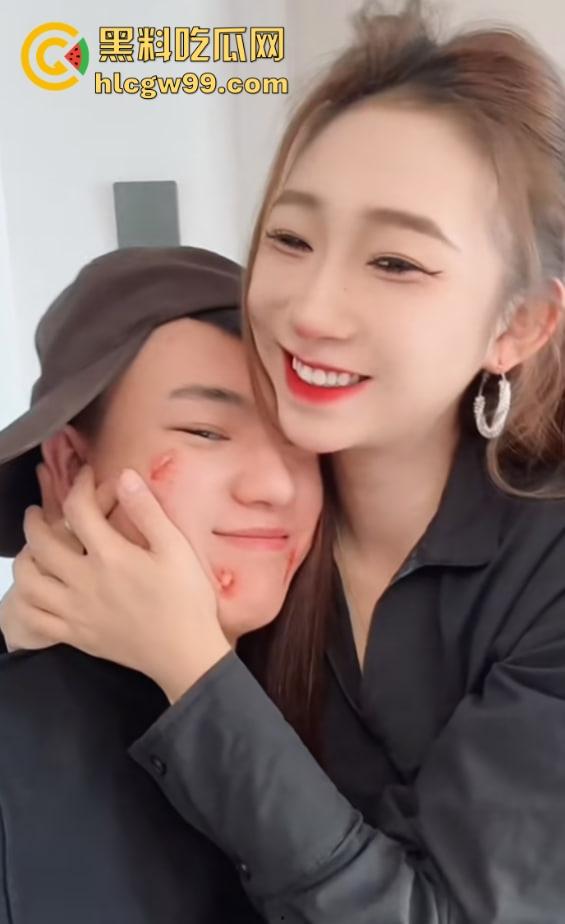 青海回族精神小伙结婚直播炸裂翻车,跟大哥吵架直接掀桌子砸盘子,这婚结得比打架还热闹!-3