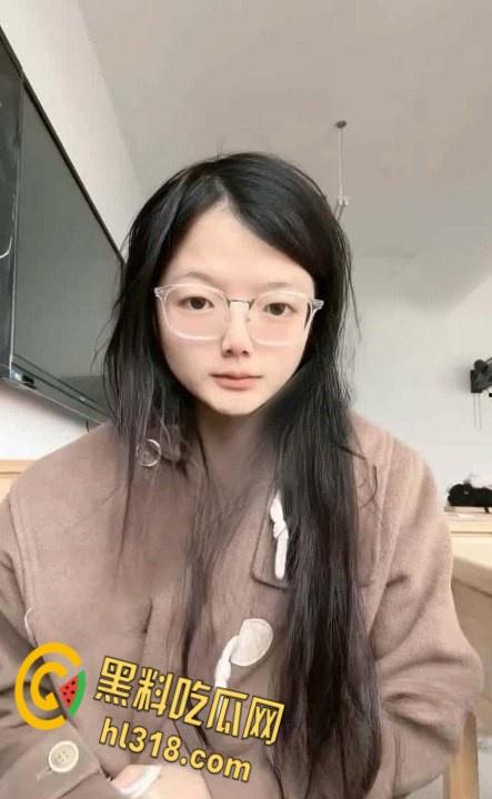 推特清纯女大【旖可小罗老师】,全身写满淫语教室狗趴,宿舍玩跳蛋娇喘连连,窗帘也挡不住小穴流水声-2