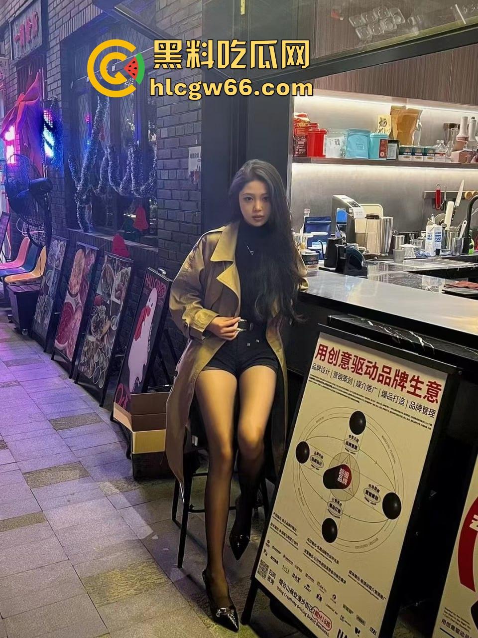 币圈KOL济州岛野外发情现场曝光,当众掏屌喂人吃,吓懵思密达游客,进酒店黑丝爆操不当人!-4