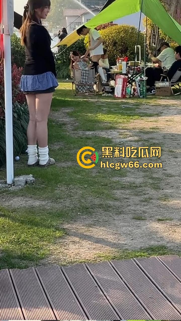 币圈KOL济州岛野外发情现场曝光,当众掏屌喂人吃,吓懵思密达游客,进酒店黑丝爆操不当人!-6