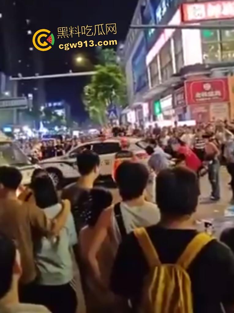 9月6日武汉江汉路车祸!苏A醉驾狂魔中元节化身人间杀器,冲撞行人,最少死伤七八个,是不是鬼上身了?-6