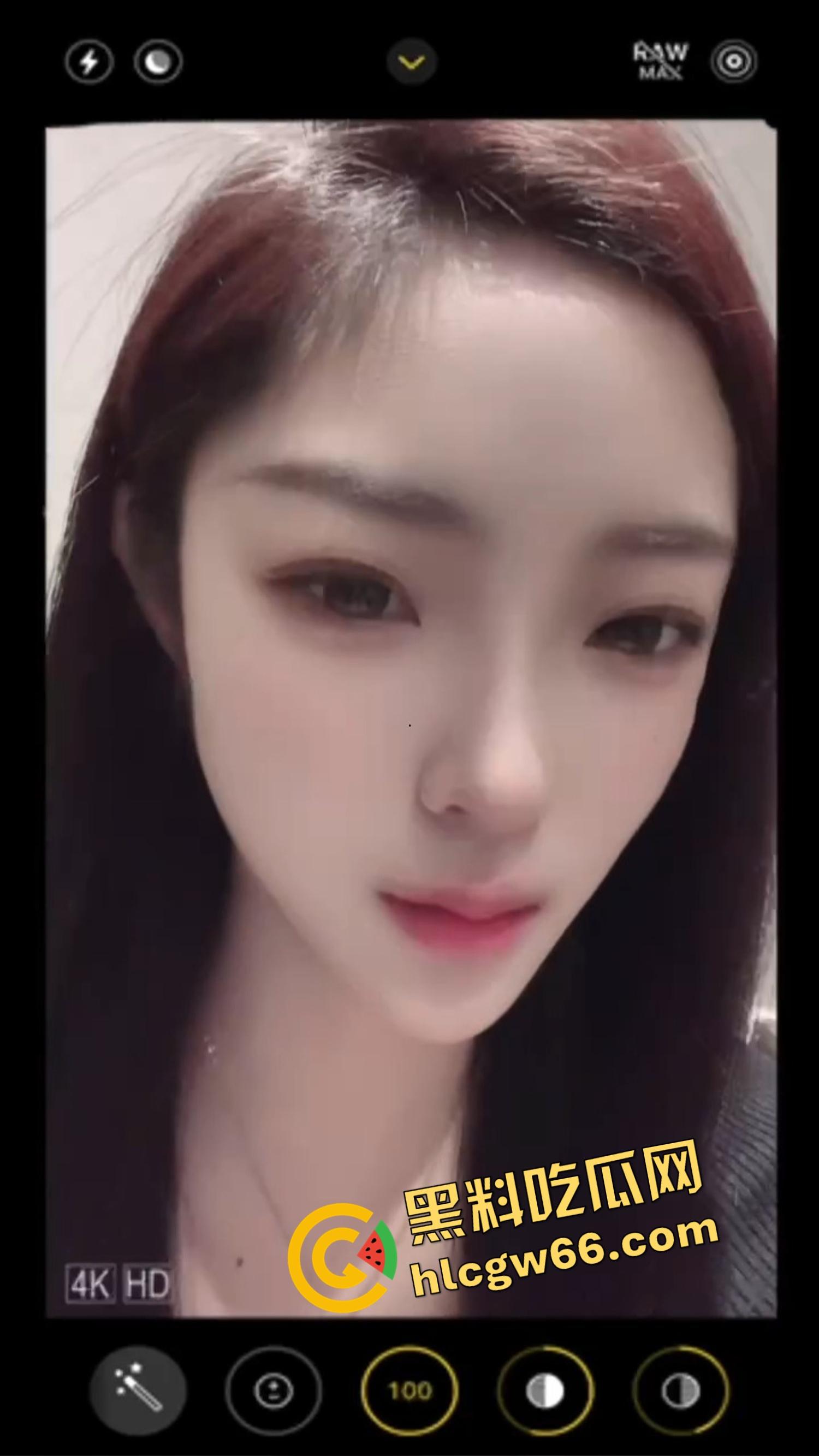 厦门老哥调教爱宠如母狗！街头穿情趣装趴地学狗叫，进男厕舔小便池，一边舔着还一脸享受！-2