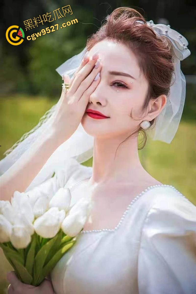 沈阳芒果不动产【沈佳润】,饥渴少妇碰上无能老公,私下约炮一对二激情3P,前后夹击爆操内射 !-3