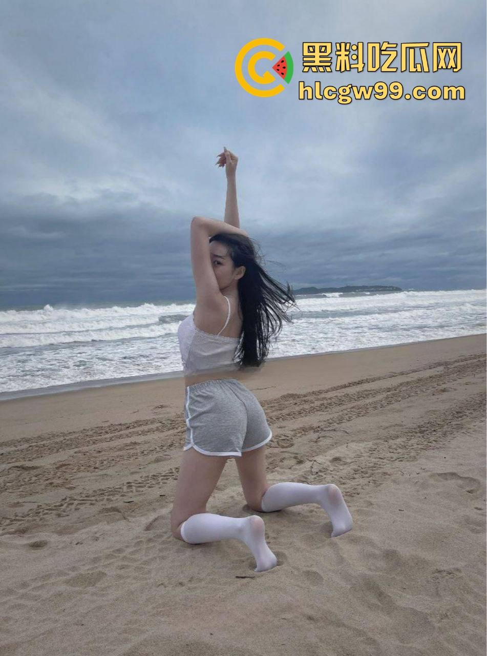 推特极品福利姬【小熊驾驶员】金主定制福利视频流出，扣穴揉奶骚得像个魅魔，眼神勾人到炸裂！-7